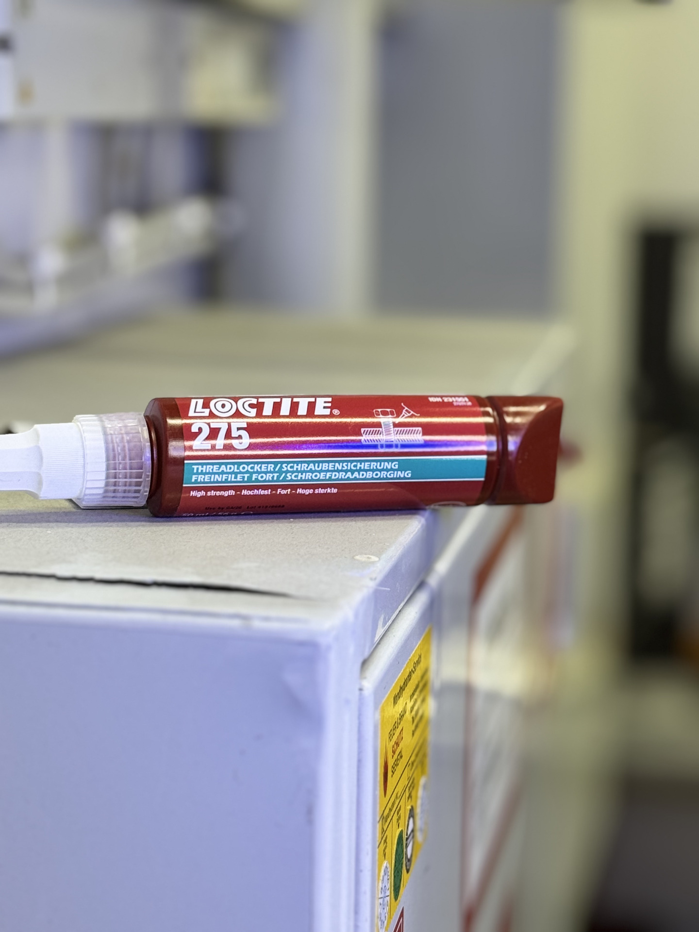 Loctite 275 Gewindesicherung auf einer Werkbank bei der Franz Gottwald GmbH + Co. KG.